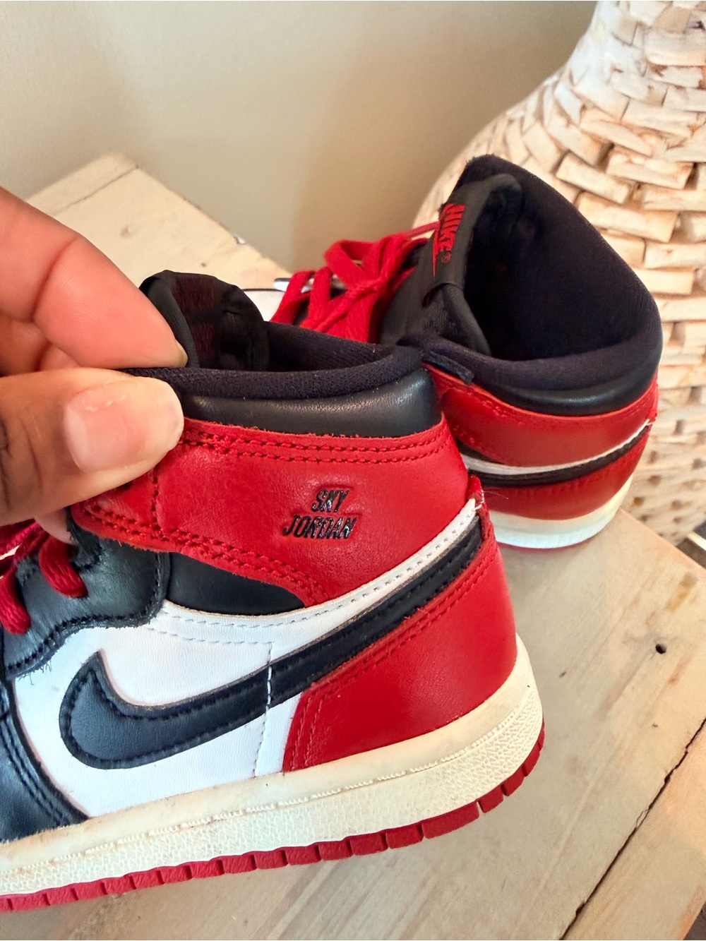 Jordan 1 High OG Toddler “Black Toe” - Picture 3 of 5